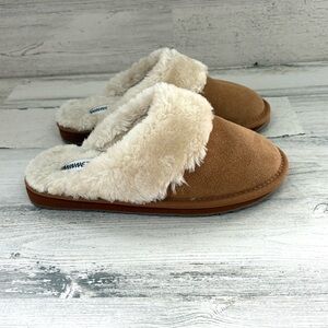 Minnetonka Women’s Size 7 Tilia Moccasin Slippers NWOT In Camel Brown